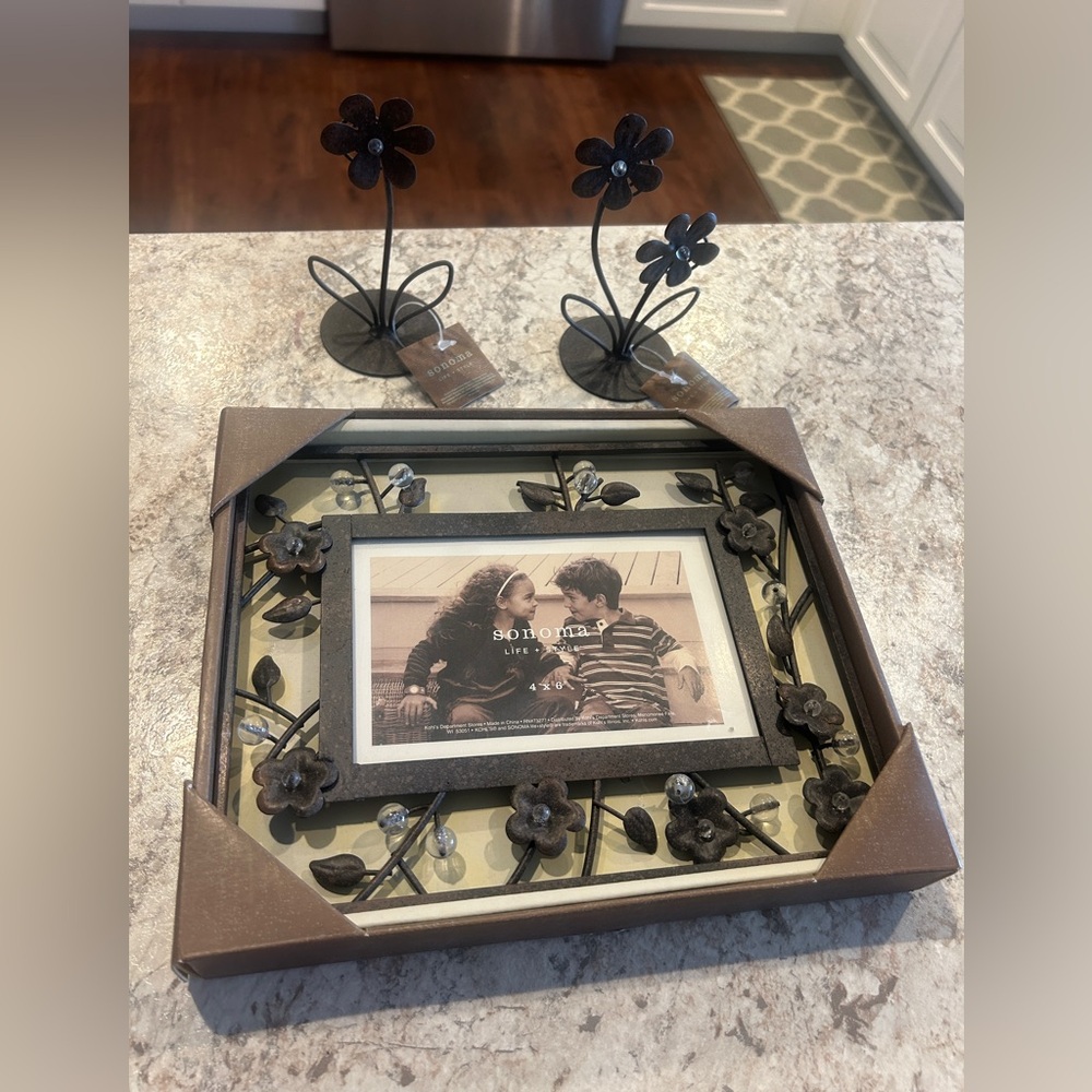 Sonoma Picture Frame & Photo Holders NWT Floral